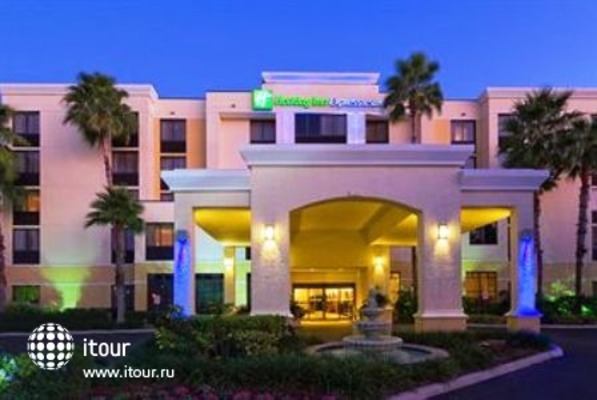 Holiday Inn Hotel & Suites 1