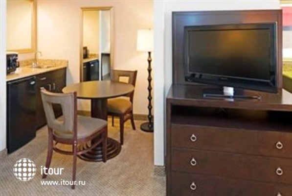 Holiday Inn Hotel & Suites 17