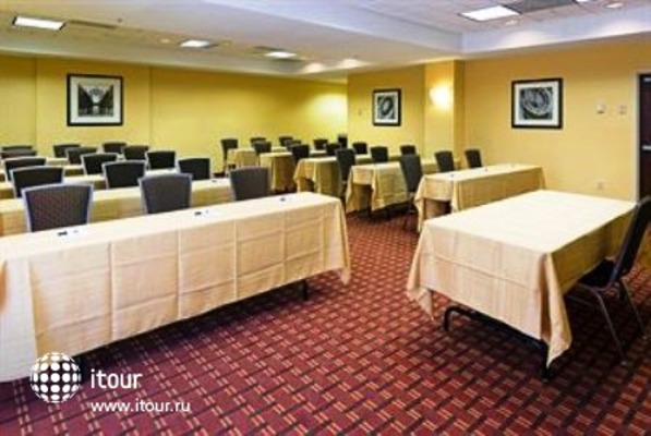 Holiday Inn Hotel & Suites 27