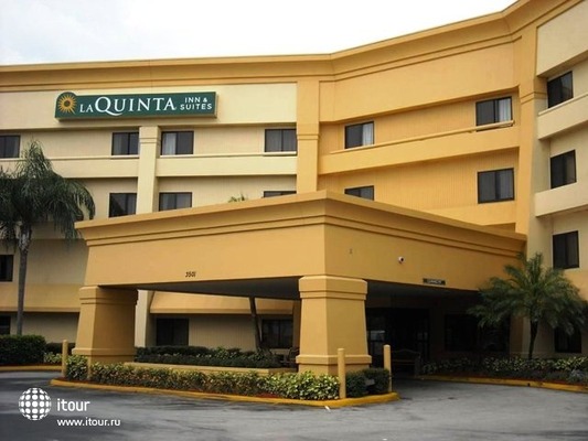 La Quinta Inn & Suites Miami Airport East 1
