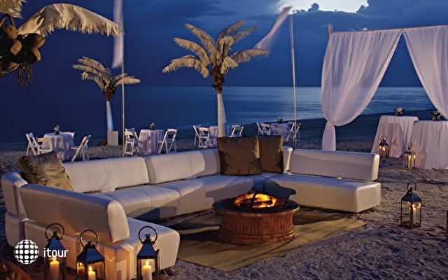 The Ritz-carlton Naples Beach Resort 8