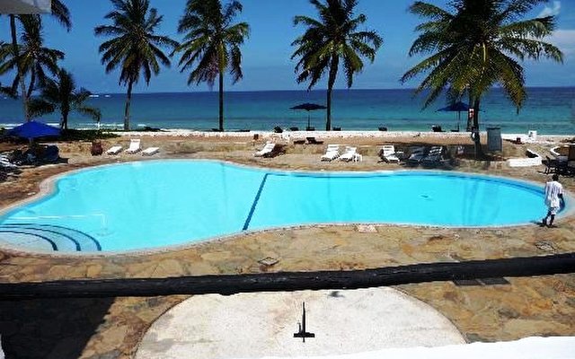 Jacaranda Indian Ocean Beach Resort  2