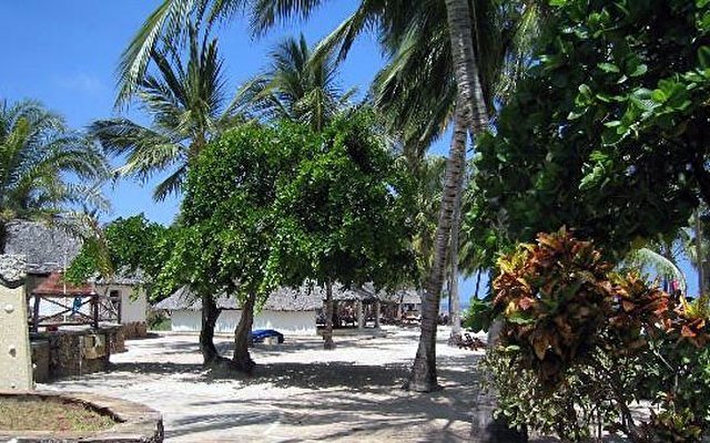 Tropical Beach Resort 13
