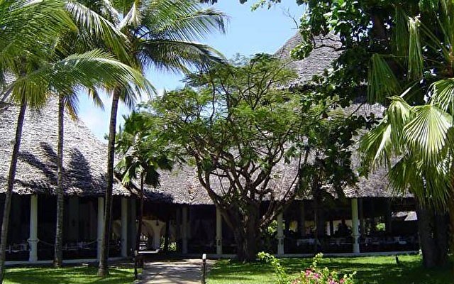 Tropical Beach Resort 14