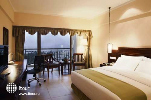 Holiday Inn Resort Sanya Bay 9