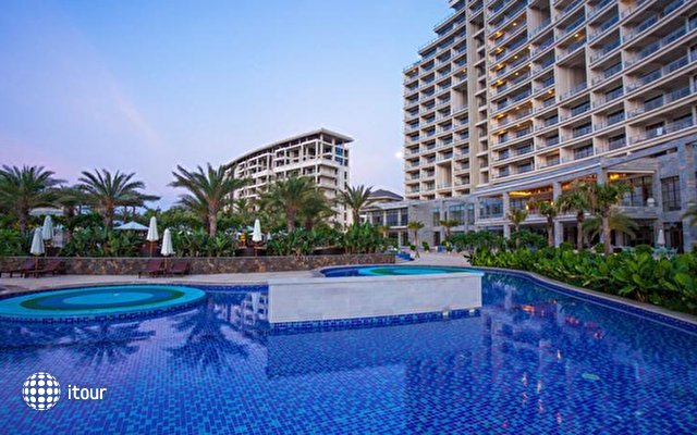 Aloha Oceanfront Suite Resort 1