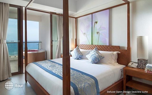 Aloha Oceanfront Suite Resort 17