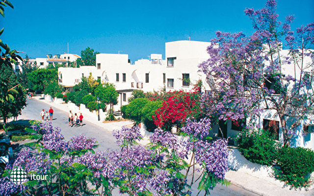 Paphos Gardens Holiday Resort 2