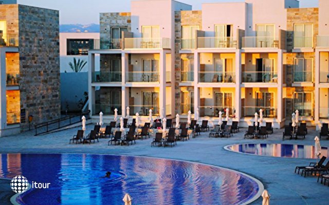 Amphora Beach Resort & Suites 1