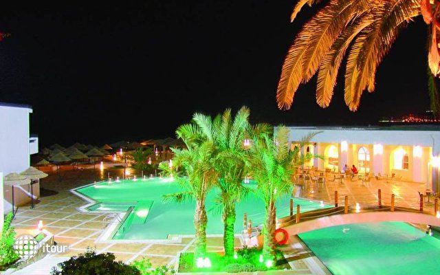 Dome Beach Hotel & Resort 14