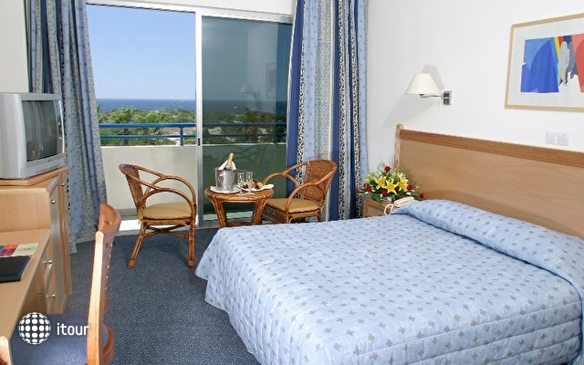 Dome Beach Hotel & Resort 25