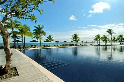 Fiji Beach Resort & Spa 11