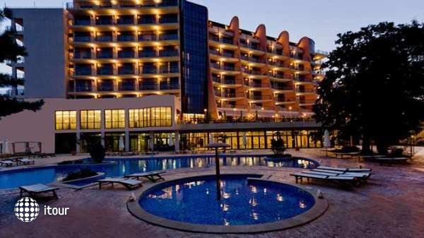 Doubletree By Hilton Varna 13