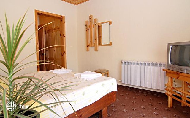Helios Guest House 13