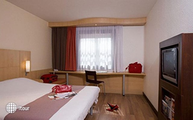 Ibis Budapest Heroes Square 11