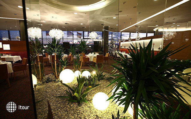 Crowne Plaza St. Petersburg Airport Hotel 24