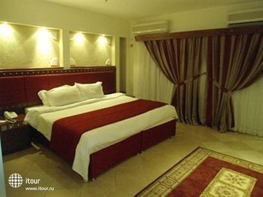 Al Liwan Suites 3
