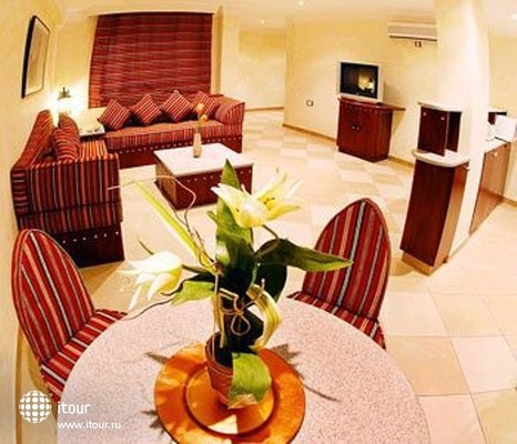 Al Liwan Suites 13