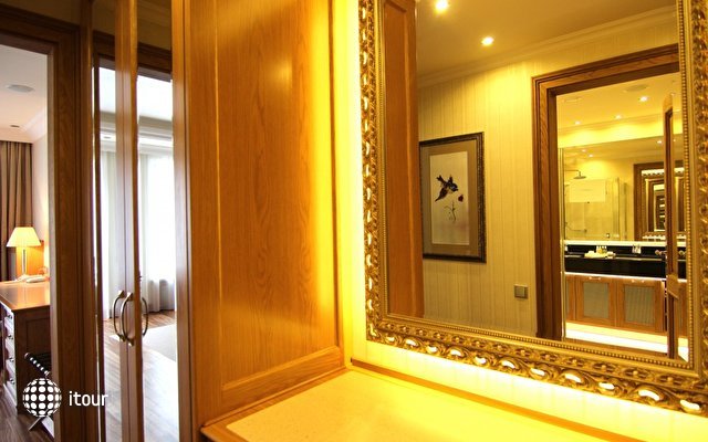 Retro Riverside Luxury Wellness Resort Hotel 43