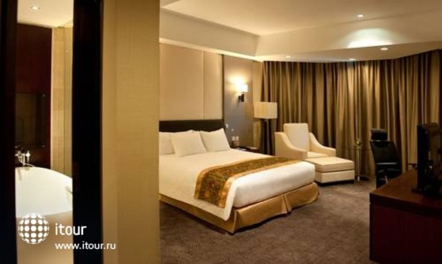 Crowne Plaza West Hanoi 21