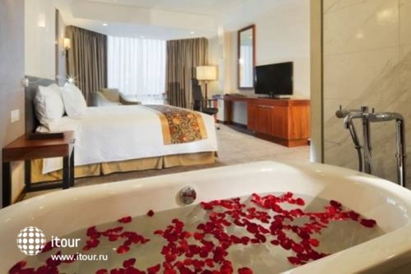 Crowne Plaza West Hanoi 36