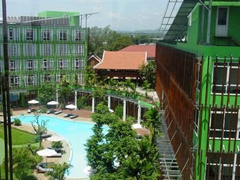 Green Hotel 2