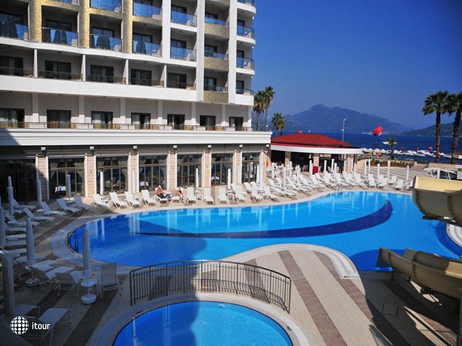 Golden Rock Beach Hotel 32