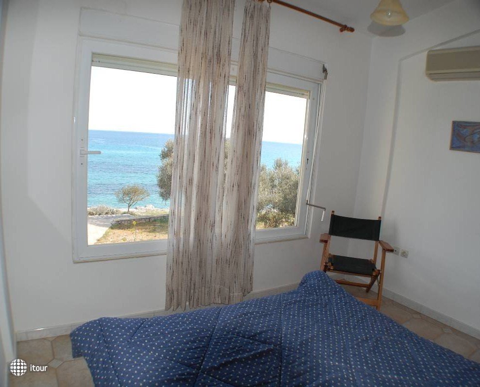 Gialos Beach Apartments 12